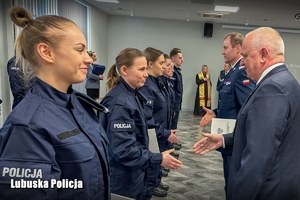 Wojewoda Lubuski oraz Komendant Wojewódzki Policji w Gorzowie Wielkopolskim gratulują przyjętym policjantom