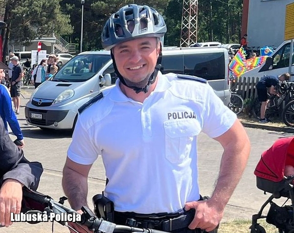 policjant z patrolu rowerowego