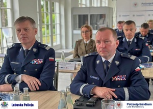 Polscy policjanci na konferencji granicznej.
