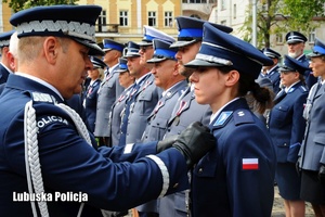 Wręczenie odznaczeń policjantom podczas uroczystości Święta Policji.