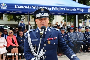 Komendant Główny Policji przemawia podczas uroczystości Święta Policji.