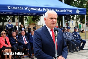 Wojewoda Lubuski przemawia podczas Święta Policji.