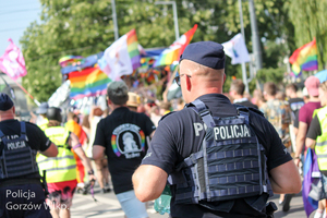 Policjanci zabezpieczający Marsz Równości