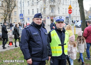 Policjanci podczas zabezpieczenia uroczystości z okazji Święta Niepodległości.