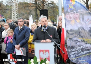 Wojewoda Lubuski przemawia na Placu Grunwaldzkim