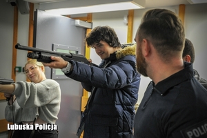 Studenci na strzelnicy Lubuskiej Policji