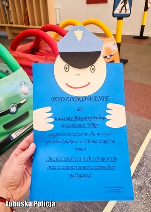 Podziękowanie dla policjantek przygotowane przez dzieci.