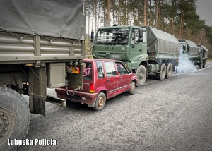 Pojazdy ciężarowe, które brały udział w wypadku podczas ćwiczeń sztabowych.