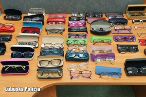 Okulary zabezpieczone przez policjantów