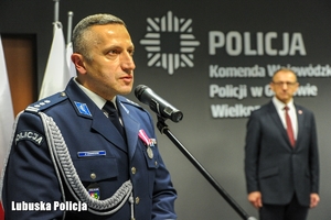 Inspektor Jerzy Czebreszuk przemawia przez mikrofon
