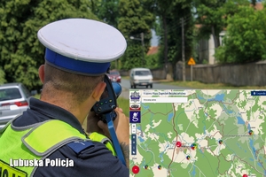 Policjant mierzy prędkość, w narożniku zdjęcia widoczny widok na Krajową Mapę Zagrożeń Bezpieczeństwa