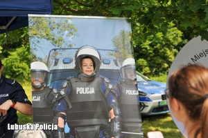 Dziecko na stoisku Lubuskiej Policji