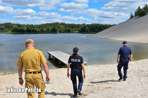 Służby kontrolują akweny