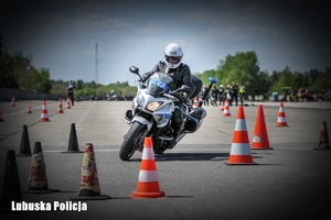 Policjant na motocyklu