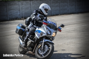 Policjant na motocyklu