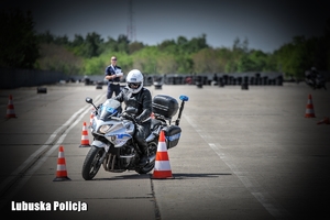 Policjant na motocyklu