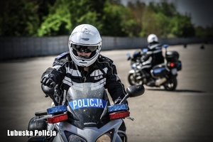 Policjanci na motocyklach