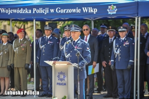 Komendant policji podczas przemówienia