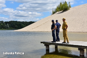 Służby kontrolują akweny