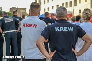 Koszulki z napisem &quot;Krew&quot;