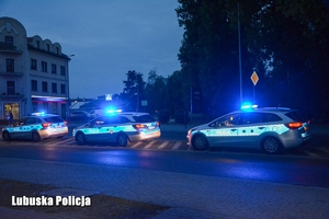 Policjanci w badają trzeźwość kierujących