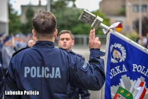 Policjanci składają ślubowanie