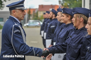 Policjanci w trakcie ślubowania