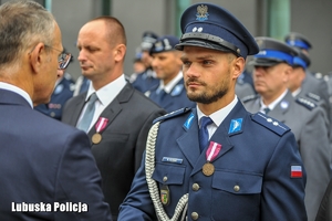 policjant otrzymał medal