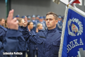 ślubujący policjanci