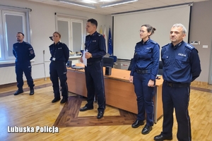 Policjanci na sali