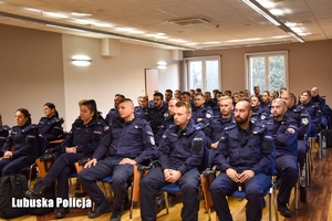 Policjanci rozpoczynający kurs podoficerski