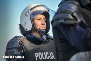 Policjanci w trakcie ćwiczeń