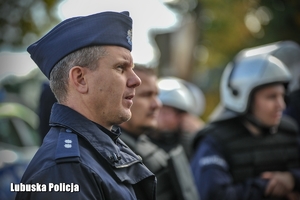 Policjanci w trakcie ćwiczeń