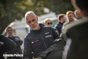 Policjanci w trakcie ćwiczeń