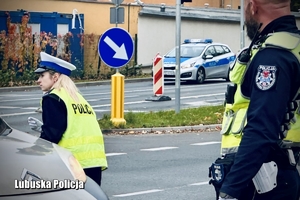 policjanci na drodze