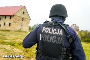 Policjant podczas ćwiczeń