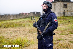 Policjant podczas ćwiczeń