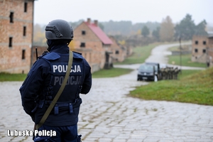 Policjant podczas ćwiczeń