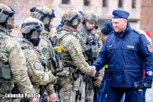 I Zastępca Komendanta dziękuje uczestnikom ćwiczeń