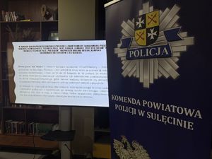 Informacje o kampanii wyświetlane na rzutniku