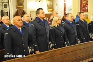 Policjanci w bazylice