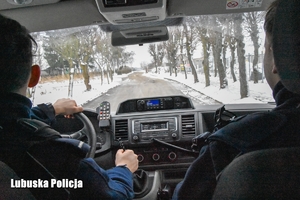 Policjanci w radiowozie