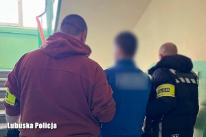 Policjanci wraz z zatrzymanym