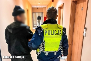 Policjant wraz z zatrzymanym