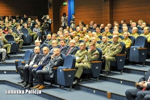 Przedstawiciele służb na konferencji