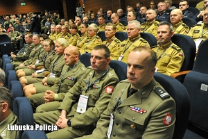 Przedstawiciele służb na konferencji