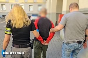 Policjanci wraz z zatrzymanym