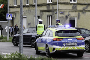 Policjanci w trakcie zabezpieczenia derbów żużlowych