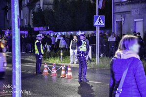 Policjanci w trakcie zabezpieczenia derbów żużlowych