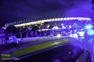 Policjanci w trakcie zabezpieczenia derbów żużlowych